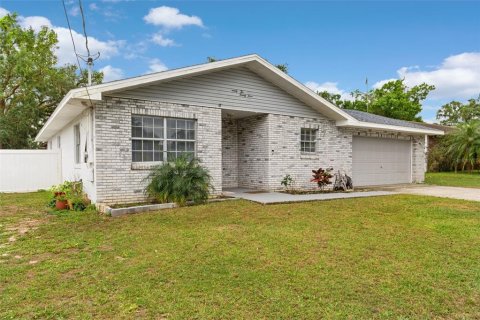 House in Auburndale, Florida 3 bedrooms, 140.1 sq.m. № 1630089 - photo 3