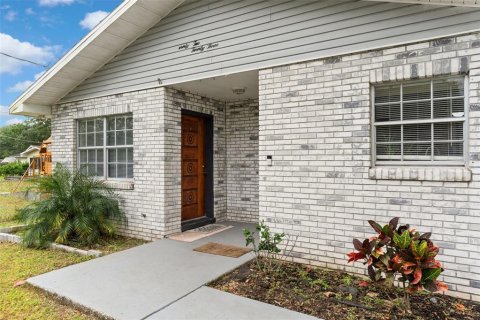 House in Auburndale, Florida 3 bedrooms, 140.1 sq.m. № 1630089 - photo 4
