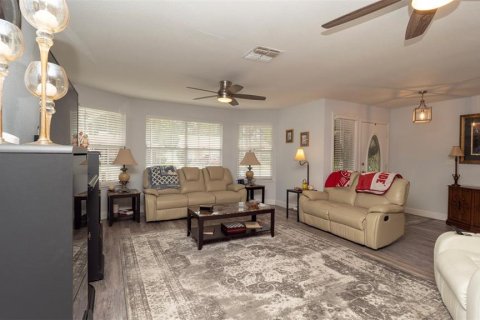 House in Hudson, Florida 3 bedrooms, 166.02 sq.m. № 1844406 - photo 6