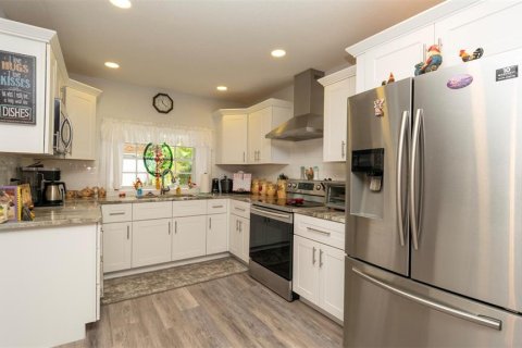 House in Hudson, Florida 3 bedrooms, 166.02 sq.m. № 1844406 - photo 11