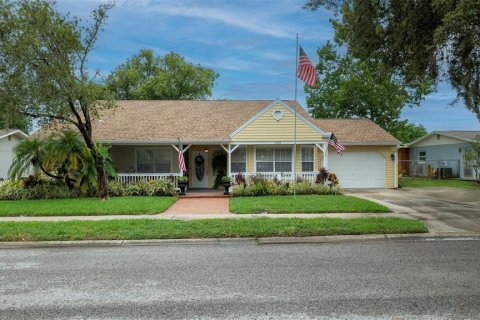 House in Hudson, Florida 3 bedrooms, 166.02 sq.m. № 1844406 - photo 1
