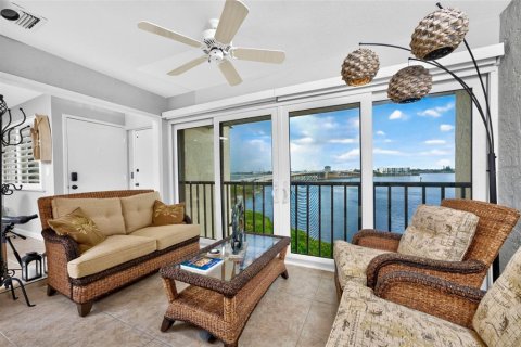 Condo in Englewood, Florida, 2 bedrooms № 2298249 - photo 8