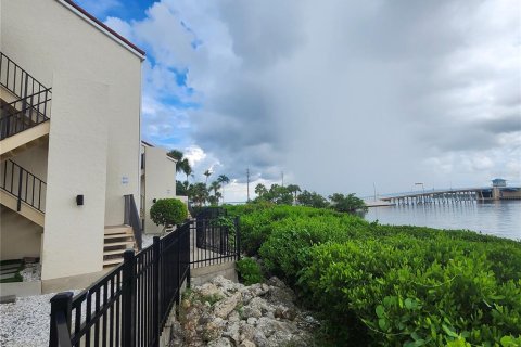 Condo in Englewood, Florida, 2 bedrooms № 2298249 - photo 5