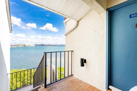 Condo in Englewood, Florida, 2 bedrooms № 2298249 - photo 7