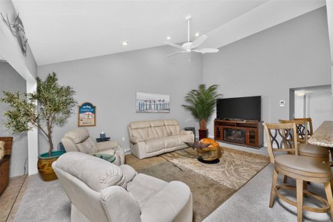 Condo in Englewood, Florida, 2 bedrooms № 2298249 - photo 11