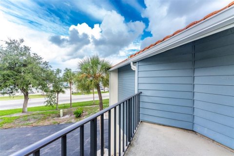 Condo in Englewood, Florida, 2 bedrooms № 2298249 - photo 20
