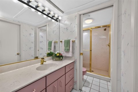 Condo in Englewood, Florida, 2 bedrooms № 2298249 - photo 22