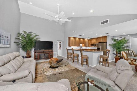 Condo in Englewood, Florida, 2 bedrooms № 2298249 - photo 10