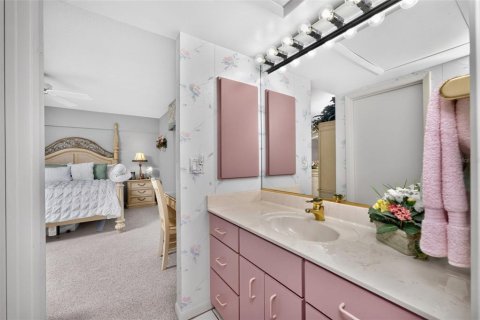 Condo in Englewood, Florida, 2 bedrooms № 2298249 - photo 23