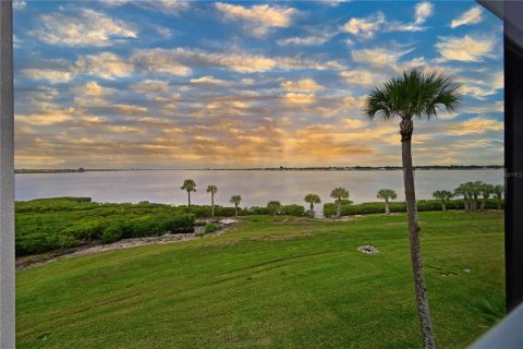 Copropriété à vendre à Bradenton, Floride: 2 chambres, 104.14 m2 № 2380492 - photo 4