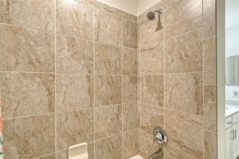 Copropriété à vendre à Bradenton, Floride: 2 chambres, 104.14 m2 № 2380492 - photo 25