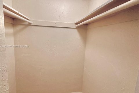 Купить кондоминиум в Пайнкрест, Флорида 2 спальни, 89.19м2, № 2025737 - фото 9