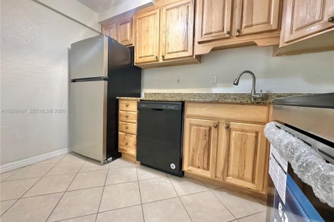 Купить кондоминиум в Пайнкрест, Флорида 2 спальни, 89.19м2, № 2025737 - фото 2