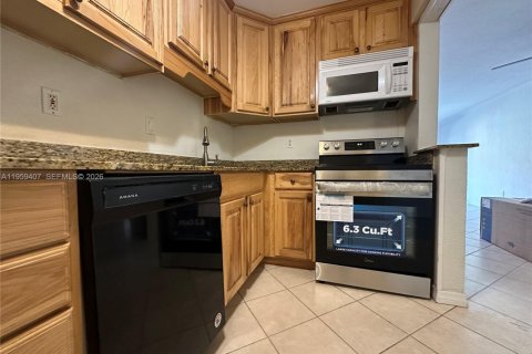 Купить кондоминиум в Пайнкрест, Флорида 2 спальни, 89.19м2, № 2025737 - фото 3