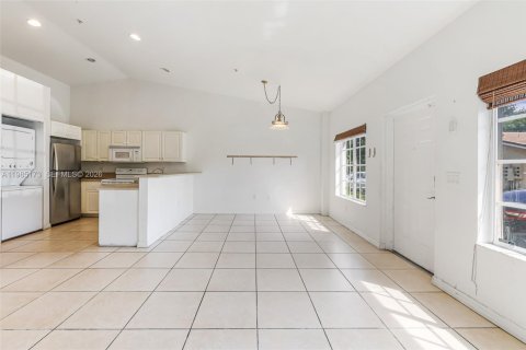 Townhouse in Pembroke Park, Florida 2 bedrooms, 89.74 sq.m. № 2048267 - photo 20