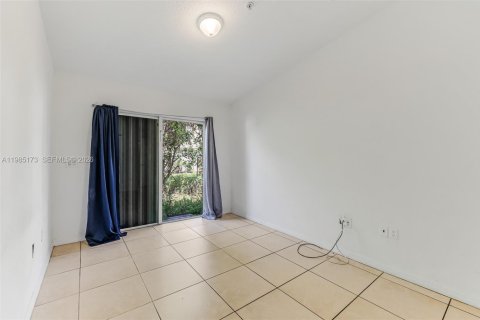 Townhouse in Pembroke Park, Florida 2 bedrooms, 89.74 sq.m. № 2048267 - photo 15