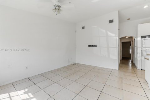 Townhouse in Pembroke Park, Florida 2 bedrooms, 89.74 sq.m. № 2048267 - photo 7