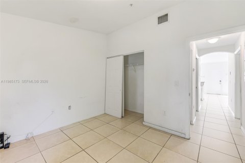 Townhouse in Pembroke Park, Florida 2 bedrooms, 89.74 sq.m. № 2048267 - photo 10