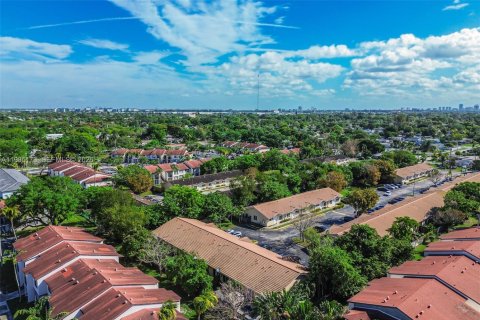 Townhouse in Pembroke Park, Florida 2 bedrooms, 89.74 sq.m. № 2048267 - photo 30