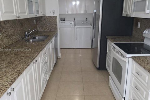 Condo in Aventura, Florida, 2 bedrooms  № 2049588 - photo 16