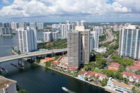 Condominio en Aventura, Florida, 2 dormitorios  № 2049588
