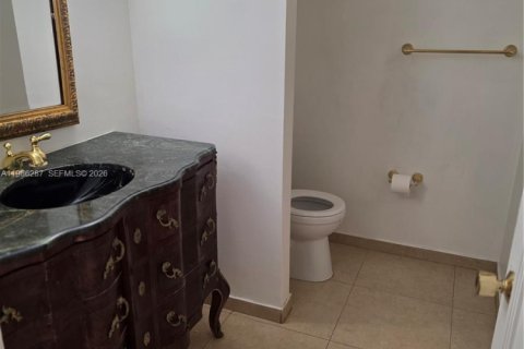 Condo in Aventura, Florida, 2 bedrooms  № 2049588 - photo 13