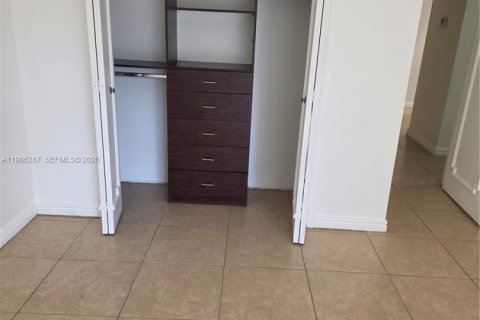 Condo in Aventura, Florida, 2 bedrooms  № 2049588 - photo 12