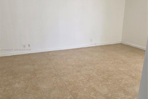 Condo in Aventura, Florida, 2 bedrooms  № 2049588 - photo 7