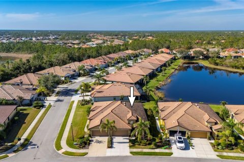 House in North Port, Florida 2 bedrooms, 146.04 sq.m. № 1717012 - photo 1