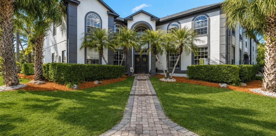 Villa ou maison à Chuluota, Floride 7 chambres, 480.58 m2 № 2115919