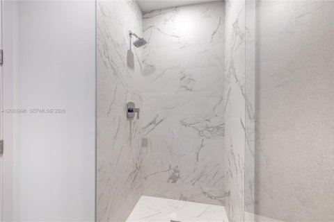 Condo in Sunny Isles Beach, Florida, 2 bedrooms  № 2241678 - photo 29