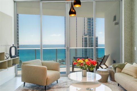 Condo in Sunny Isles Beach, Florida, 2 bedrooms  № 2241678 - photo 4
