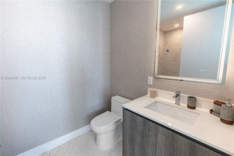 Condo in Sunny Isles Beach, Florida, 2 bedrooms  № 2241678 - photo 30