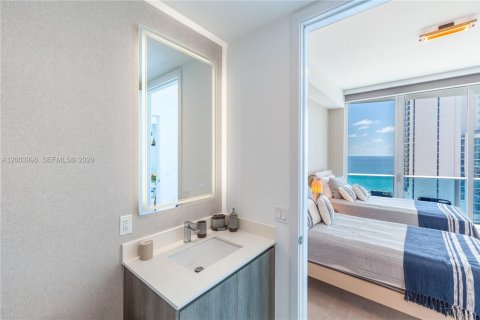 Condo in Sunny Isles Beach, Florida, 2 bedrooms  № 2241678 - photo 28