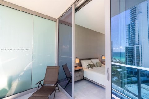 Condo in Sunny Isles Beach, Florida, 2 bedrooms  № 2241678 - photo 21