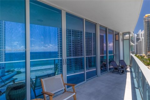 Condo in Sunny Isles Beach, Florida, 2 bedrooms  № 2241678 - photo 24