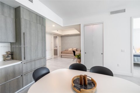 Condo in Sunny Isles Beach, Florida, 2 bedrooms  № 2241678 - photo 12