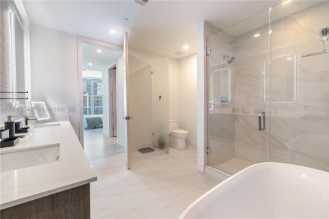 Condo in Sunny Isles Beach, Florida, 2 bedrooms  № 2241678 - photo 23