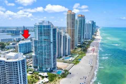 Condo in Sunny Isles Beach, Florida, 2 bedrooms  № 2241678 - photo 2