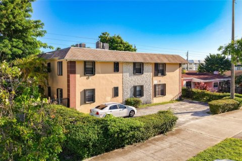 Appartement à louer à North Miami Beach, Floride: 2 chambres, 654.12 m2 № 1941006 - photo 2