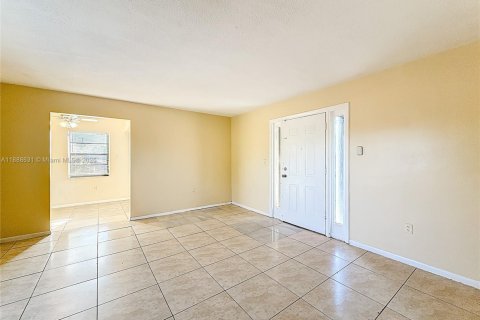 Appartement à louer à North Miami Beach, Floride: 2 chambres, 654.12 m2 № 1941006 - photo 10