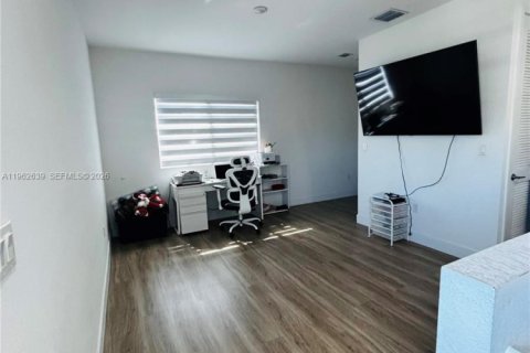 Купить виллу или дом в Майами, Флорида 4 спальни, 211.82м2, № 2023880 - фото 13