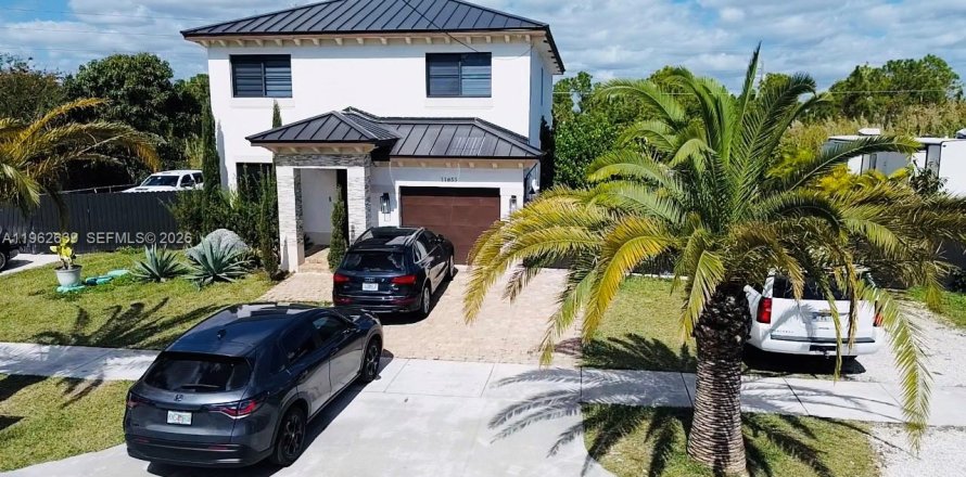 Дом в Майами, Флорида 4 спальни, 211.82м2 № 2023880