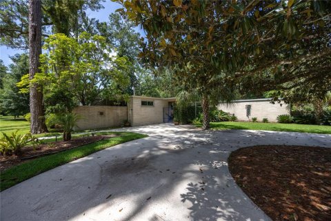 House in Gainesville, Florida 4 bedrooms, 331.66 sq.m. № 1802332 - photo 1