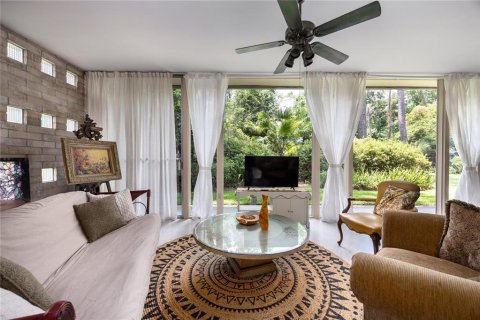House in Gainesville, Florida 4 bedrooms, 331.66 sq.m. № 1802332 - photo 3