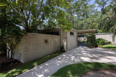 House in Gainesville, Florida 4 bedrooms, 331.66 sq.m. № 1802332 - photo 11