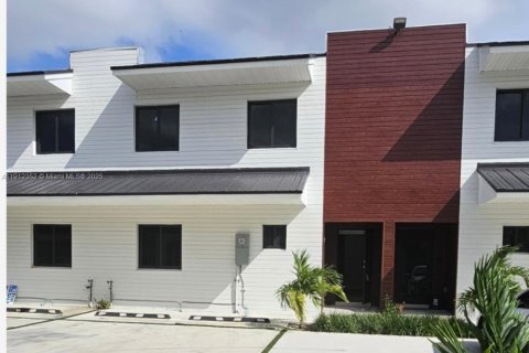 Touwnhouse à vendre à Florida City, Floride: 4 chambres, 124.02 m2 № 1966831 - photo 1