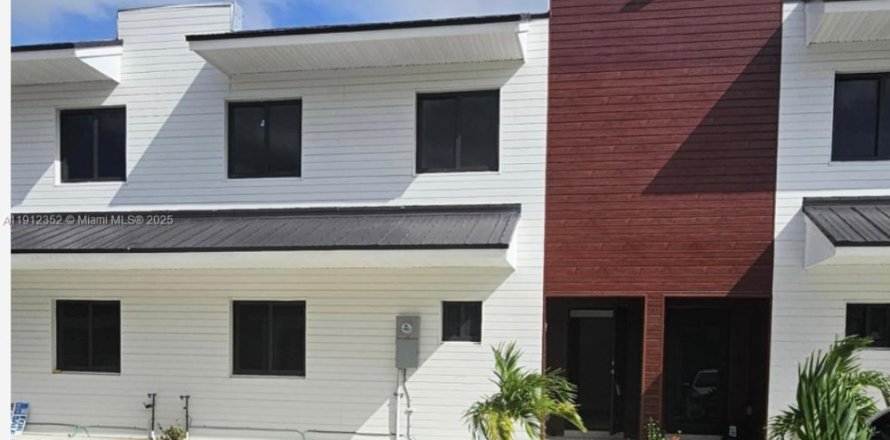 Touwnhouse à Florida City, Floride 4 chambres, 124.02 m2 № 1966831