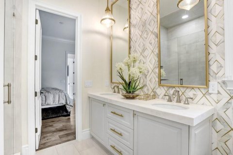 Casa en venta en Tampa, Florida, 6 dormitorios, 604.61 m2 № 1555244 - foto 30