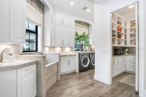 Casa en venta en Tampa, Florida, 6 dormitorios, 604.61 m2 № 1555244 - foto 13